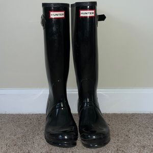 Black hunter boots